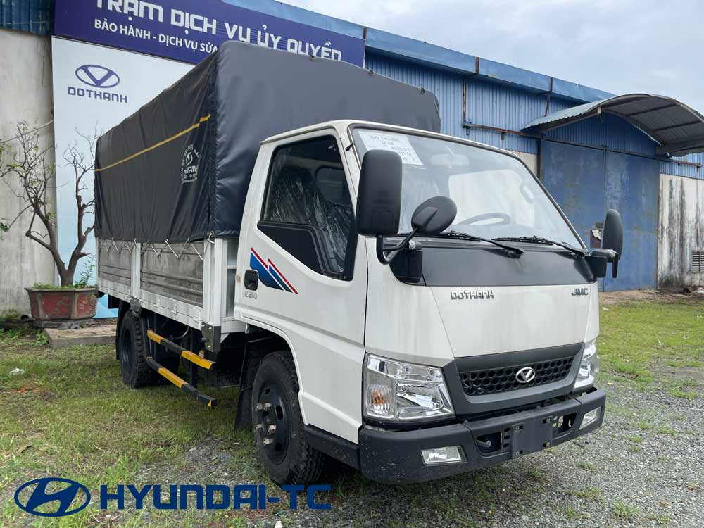 Giá xe tải 2.5 tấn IZ250 thùng mui bạt Đô Thành